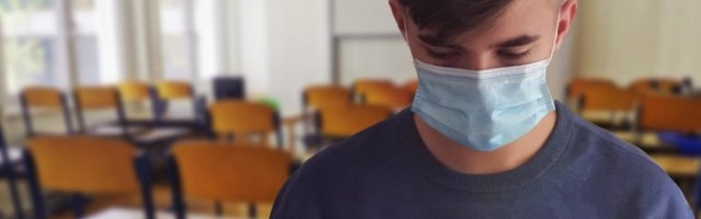 ŠKOLE U BEOGRADU PRELAZE NA KOMBINOVANI MODEL NASTAVE! Odeljenja podeljena na grupe