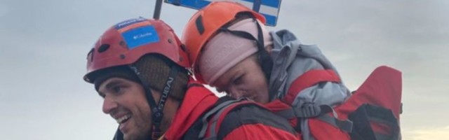 FOTO: Nosio nepokretnu prijateljicu do najvišeg vrha Grčke