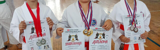 Mladi karatisti KK Ipon sa medaljama iz Bojnika