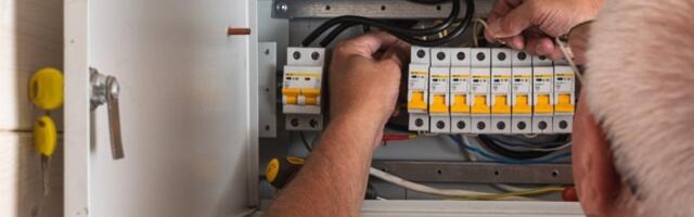 Verovali ili ne: Radnik Elektrodistribucije u Ljigu celom gradu isključio struju, iz osvete