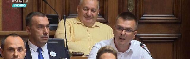 Poslanicima opozicije smanjena plata, Bakarecu ni opomena