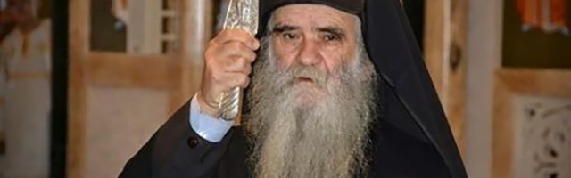 Amfilohije otežano diše, ali nije na respiratoru