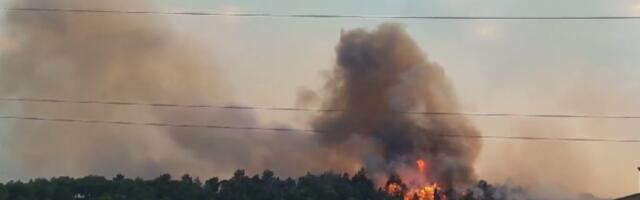 Požar na deponiji „Golo brdo“: Vjetar otežava gašenje, opasnost po okolno šumsko područje