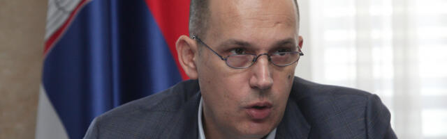 LONČAR URUČIO UGOVORE O RADU JOŠ JEDNOJ GRUPI OD 11 ZDRAVSTVENIH RADNIKA IZ DIJASPORE