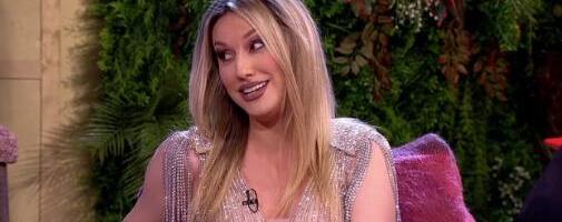 "TUŠIRAM SE I PEREM KOSU KAD STIGNEM" Rada Manojlović šokirala priznanjem da joj teško pada da vodi higijenu, a na tezgama izgleda kao bomba (FOTO)