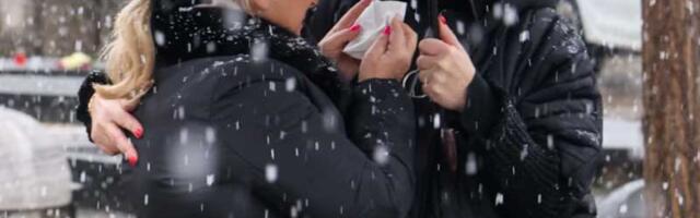 GORDANINE SUZE NA GROBU KRALJA NARODNE MUZIKE: Porodica i prijatelji obeležili godišnjicu smrti Šabana Šaulića (FOTO)