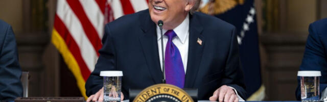 Објављени ФБИ документи поново стављају Трампа у центар пажње