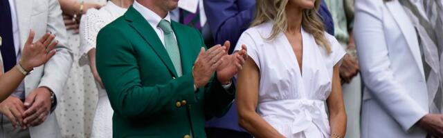 Veliki šampion u zelenom sakou gledao Đokovića, Novak ugledao nejga i plavušu, a onda mu je poručio sledeće...