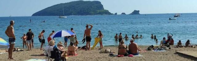 Isplivao snimak star 60 godina, SRBI GLEDAJU I NE TREPĆU: Ovako je izgledao dan na plaži u Budvi, JEDNO ŠOKIRA!