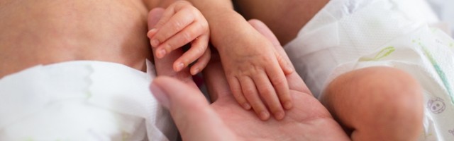 'Devojčica je izašla tako mala i sitna, a dečak se zaglavio': Priča sa porođaja mame iz Šapca