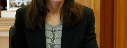 Letizia od Španije u fenomenalnom sivom odelu sa uzorkom majice od zmijskog printa