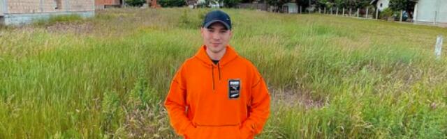 U NEVERICI sam, imam DRHTAVICU: Poznati influenser ŠOKIRAO JAVNOST ovim potezom, nećete verovati šta je tražio od obožavaoca!