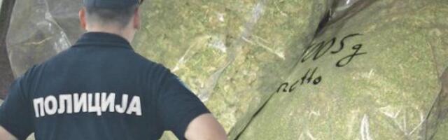 PODIGNUTA OPTUŽNICA PROTIV DILERA TINEJDŽERA! U stanu na Voždovcu skrivao skoro četiri kilograma marihuane!