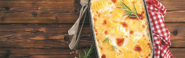 BRZ i JEFTIN RECEPT! Pikantni FRANCUSKI KROMPIR sa kobasicama! Prava FANTAZIJA ukusa!