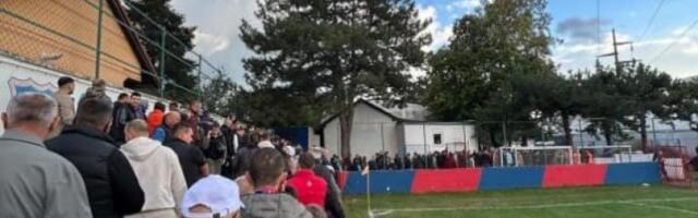 KOLONE LJUDI NA ULAZU U STADION: Ko bi rekao da se ovaj meč igrao u petom rangu takmičenja?!