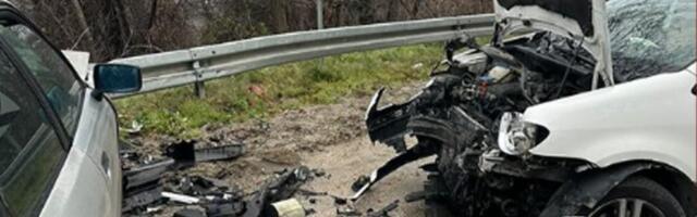 TEŠKA NESREĆA NA PUTU GUČA-ČAČAK! Sudarili se taksi i "audi", ima povređenih! (FOTO)