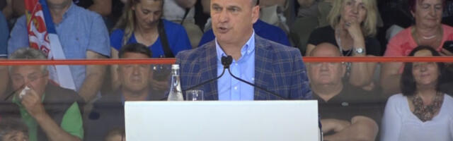 Gradonačelniku Čačka pozlilo na groblju, prebačen u Beograd