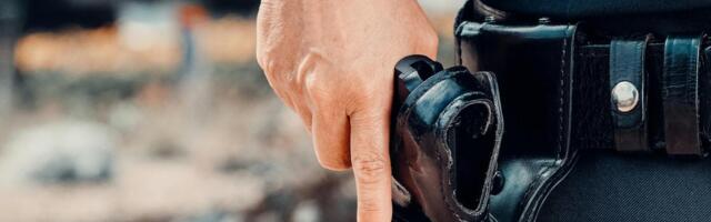 PSG: Policajac u sudnici zastrašivao Radivoja Jovovića držeći ruku na pištolju, podneta krivična prijava