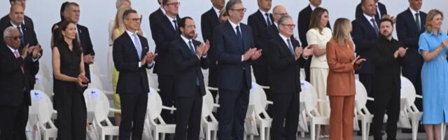 Predsednik Vučić u prvom redu u Parizu: Srbija među najvažnijim evropskim zvanicama
