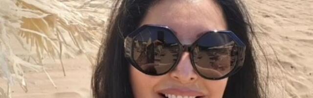 Skinula se Dragana Mirković: Skroz se opustila u Španiji, na plaži pokazala noge u Marbelji