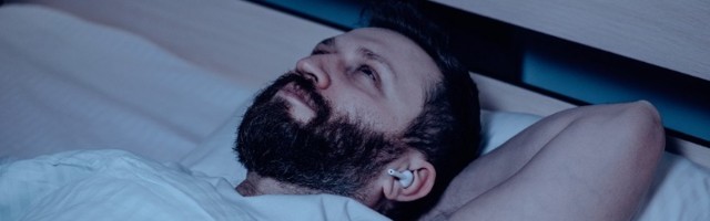 Svako veče se budite u slično vreme? Evo šta to znači!