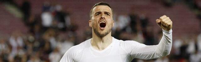 POSLE UTAKMICE KARIJERE! Filip Kostić OTKRIO kome POSVEĆUJE golove! (VIDEO)