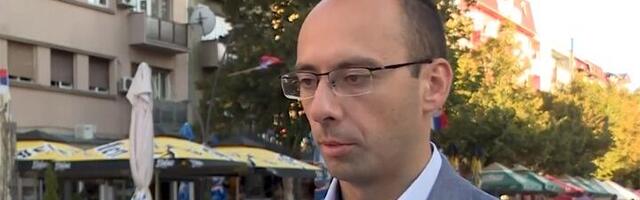 Dok zatvaraju Poštu na severu Kosova, Vučićev čovek iz Srpske liste beži i vređa opoziciju (VIDEO)