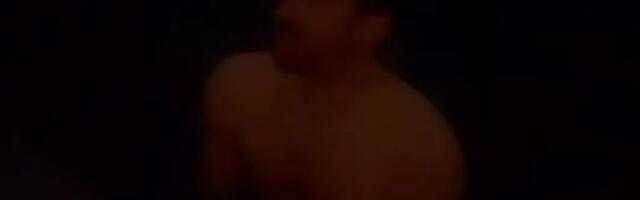 Đoković šokirao sve u Kopenhagenu: Skinuo se u mrklom mraku, pa ušao u ledeni kanal da pliva