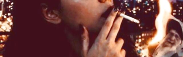 Ženski prkos u Iranu promeniće sve! Mlade devojke pale slike vrhovnog vođe, a rizikuju smrtnu kaznu!