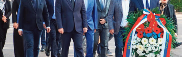 Чланови Владе положили венац, пошту Зорану Ђинђићу одали и страначке колеге и грађани