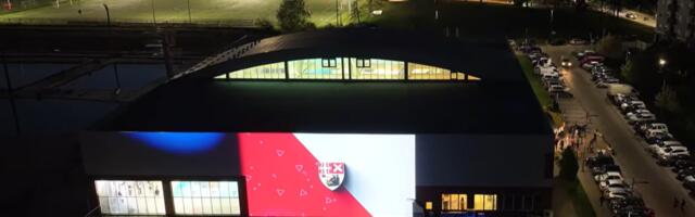 Vaterpolo spektakl u Kragujevcu – i u bazenu i na njegovim zidovima