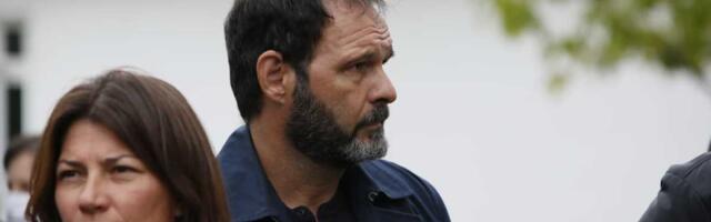 Čuveni srpski glumac se odselio iz Beograda, pa se oglasio sa Kosova: Pravi kobasice i rakiju na selu i uživa u idili (FOTO)