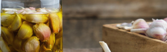 VRLO LAKO SE PRAVI: Lekovito ulje od belog luka čini čuda po zdravlje vašeg organizma!
