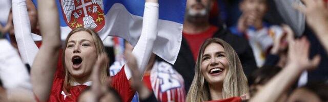 SVI ZAJEDNO UZ "ORLOVE": Podrška srpskim reprezentativcima stizala je sa svih strana - navijači su svim srcem bodrili izabranike Dragana Stojkovića! (FOTO GALERIJA)