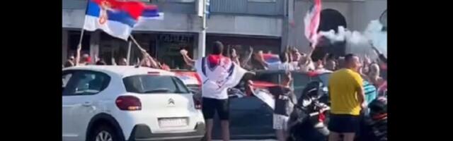 Sirene, zastave, pesma: Ovako se proslavilo zlato vaterpolista (FOTO, VIDEO)