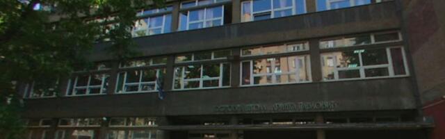 Roditelji đaka OŠ „Drinka Pavlović“ pokrenuli peticiju za uklanjanje šatora ispred Skupštine
