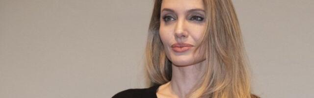 Nećete verovati šta je Anđelina Džoli uradila sa 22 godine: Tajna iz mladosti slavne glumice izašla na videlo