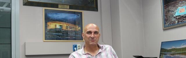 Goran Grbović diplomirao u 64. godini u Leposaviću: Spremao ispite u Ćacilendu?