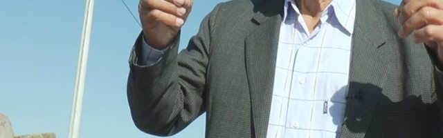 Jedinstvena pesnička stena nalazi se u srcu Šumadije: Na ploči teškoj sedam tona upisana su imena Bećkovića i Ršumovića, a do pobede se stiže na pesničkom trgu (FOTO)