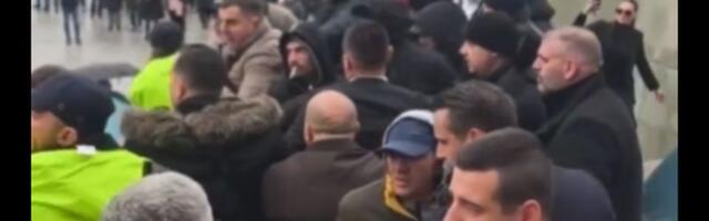 SRCE: Policija da saopšti da li je identifikovala napadače na poslanike i zašto nije reagovala na vreme