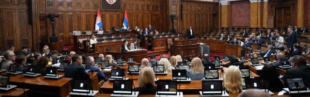 U Skupštini Srbije o prekograničnim medijima, kovid-bolnicama i vojnom roku