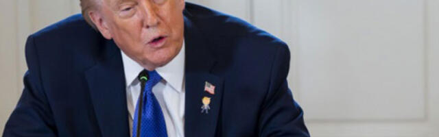 Трамп: Америка уводи царине од 25 одсто земљама које послују са Ираном