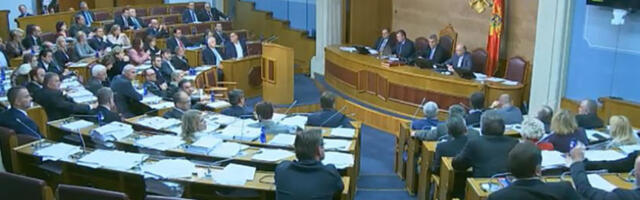 Napeto u Skupštini Crne Gore: Vanredna sednica prekinuta zbog tenzija i incidenata