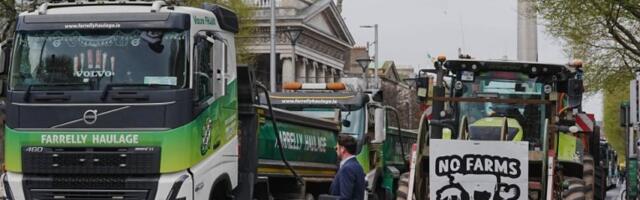 HAOS NA ULICAMA: Žestok sukob policije i naroda, traktori i kamioni u potpunoj blokadi! DRŽAVA OSTAJE BEZ GORIVA! (FOTO, VIDEO)