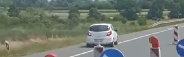 U sekundi sačuvao živu glavu: Vozač "opela" ušao u suprotan smer - Jedva se izvukao (VIDEO)