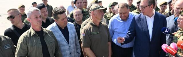 Ovakav odgovor nisu očekivali! Vučić poslao jasnu poruku: Dok jedni blokiraju, drugi grade! (FOTO)