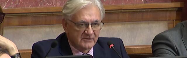 Poslanik Nestorovićevog pokreta rekao da Zakon o oružju i municiji izgleda „kao da su ga pisale žene“, dobio opomenu Brnabić