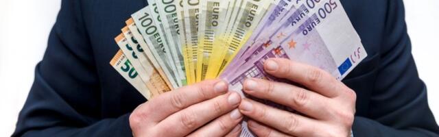Novac ih prati gde god krenu: 3 znaka kojima se pare lepe za prste
