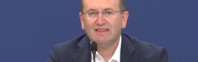 UBLAŽENE MERE ZAŠTITE OD KORONAVIRUSA! Od sutra policijski čas počinje u 18h, a penzioneri mogu u šetnju! (Video)