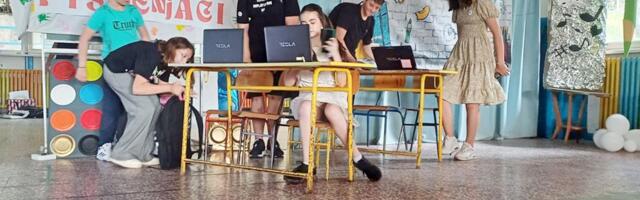 Poruka predstave „Lajkuj me da postojim” – na internetu je zanimljivo, ali se u stvarnom životu gledamo